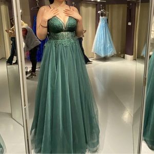 Beautiful Emerald Green Prom Dress / Formal Event Dress